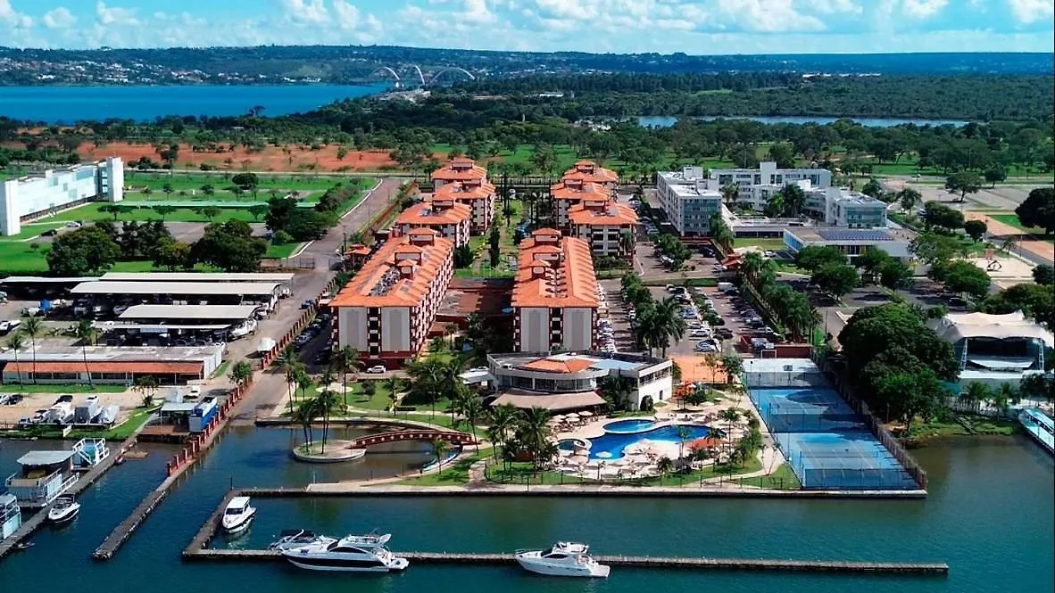 Lindo Flat 130 No Lake Side Brasília 0*,